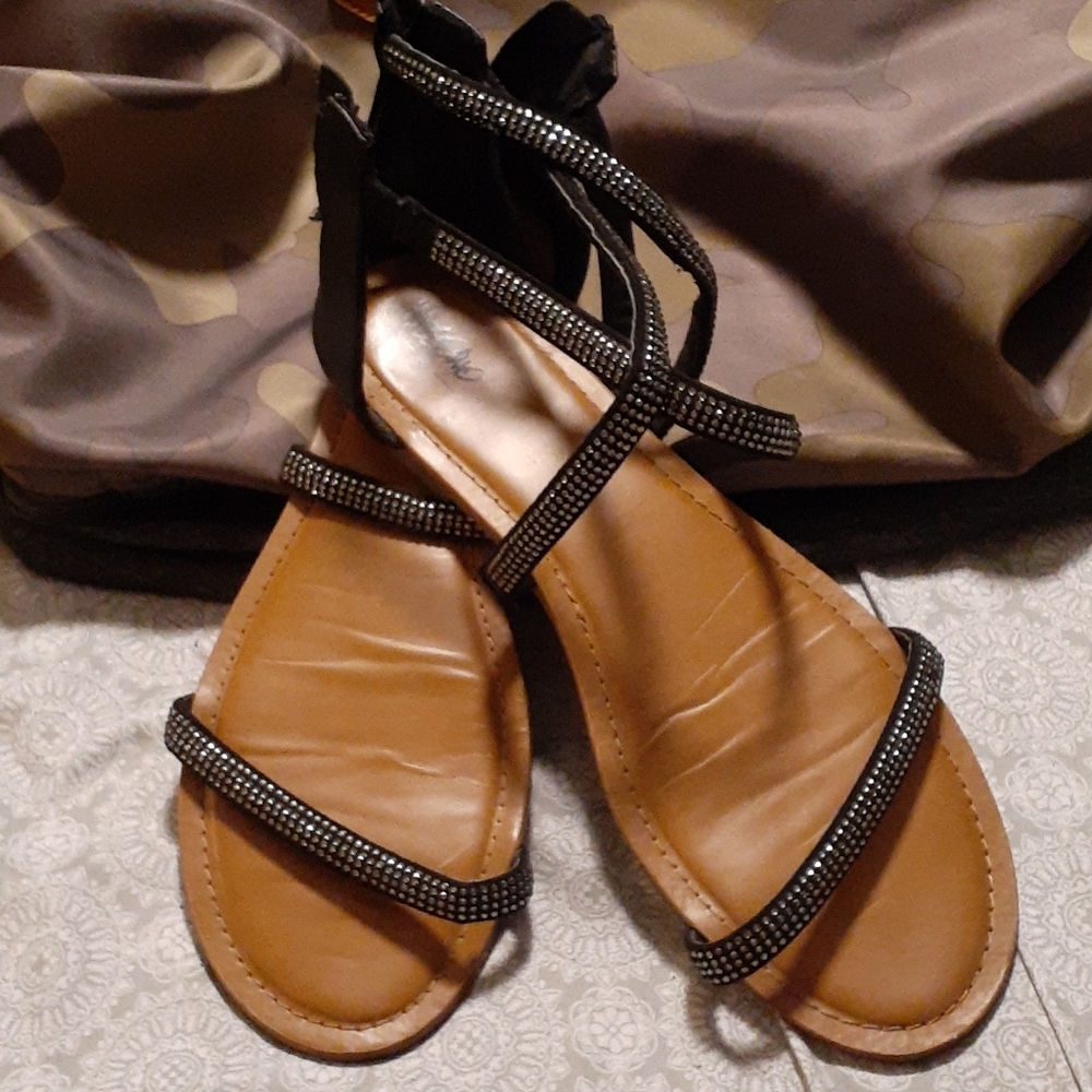 Thin strappy sandal